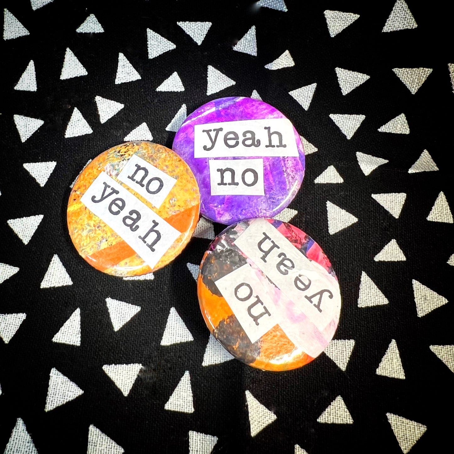 "yeah no" / "no yeah" - small art pin / magnet